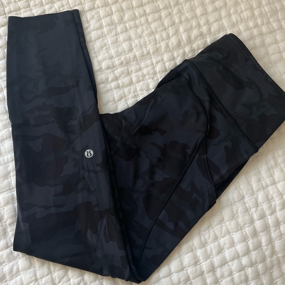 Lululemon Fast and Free Tight 23” with Pockets in Camo